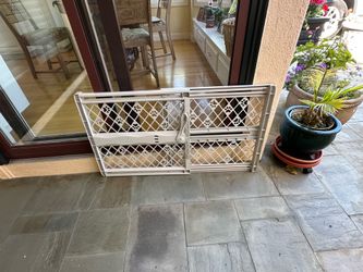 Adjustable Safety Gate / Pet Gate – Easy Setup 🐾🚪