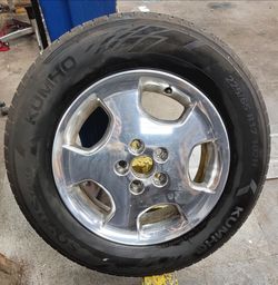 Toyota Highlander Factory Chrome Wheel and Tires