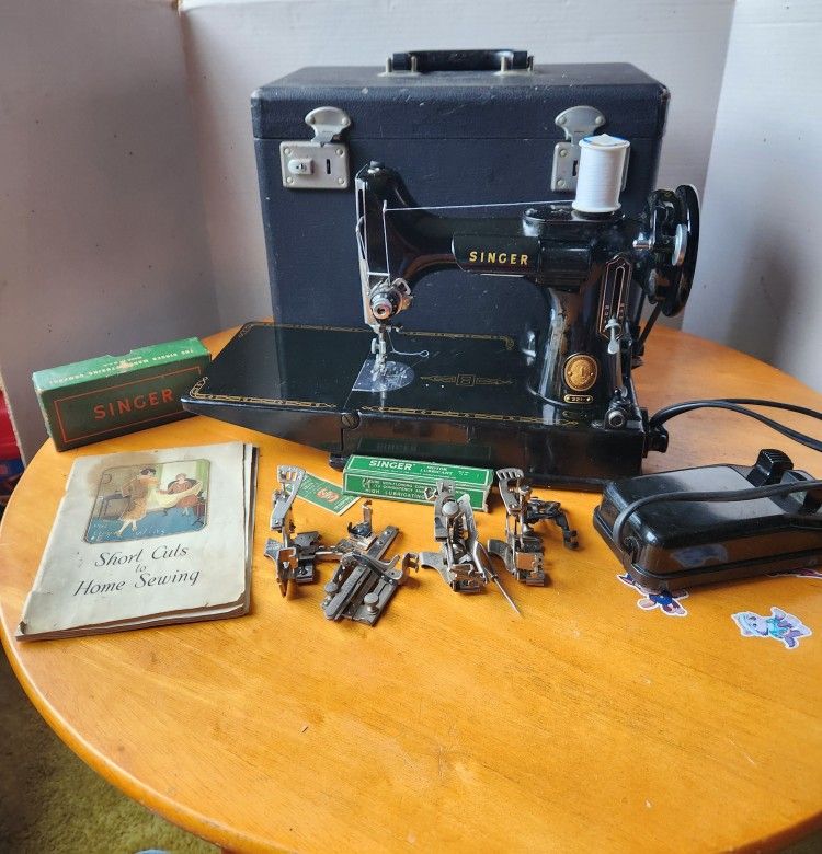 Singer Featherweight 221