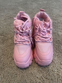 A new wedge Sneakers for a 5yr Old Kid https://offerup.com/redirect/?o=Z2lybC5OZXc= In box