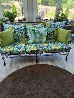 Patio set & Cushions ($475)- Pick Up In Blythewood 