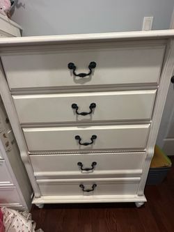 Dresser 5 drawer Solid Wood Dove Tail white