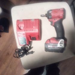 Milwaukee Milwaukee Fuel Brushless Impact Combo Set Charger And Battery