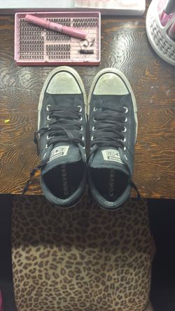 Size 8.5 Converse all star sneakers