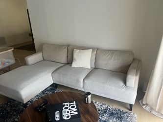 Sofa sectional with chaise