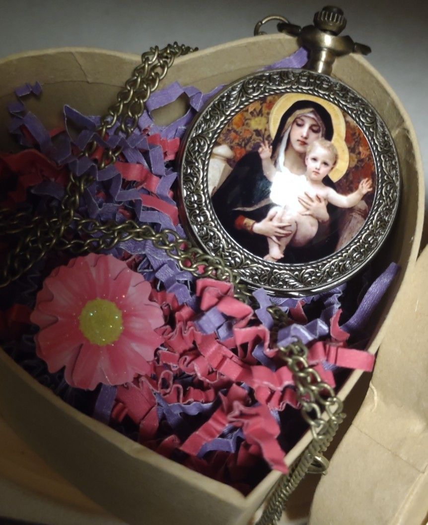"RELIGIOUS" POCKET WATCH --HEART BOX INCLUDED 