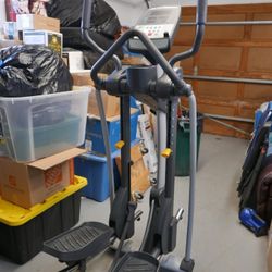 SportsArt Elliptical E83