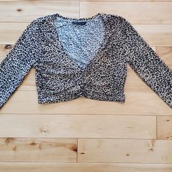 NEW Shein Leopard Print Long Sleeve Crop Top (M)