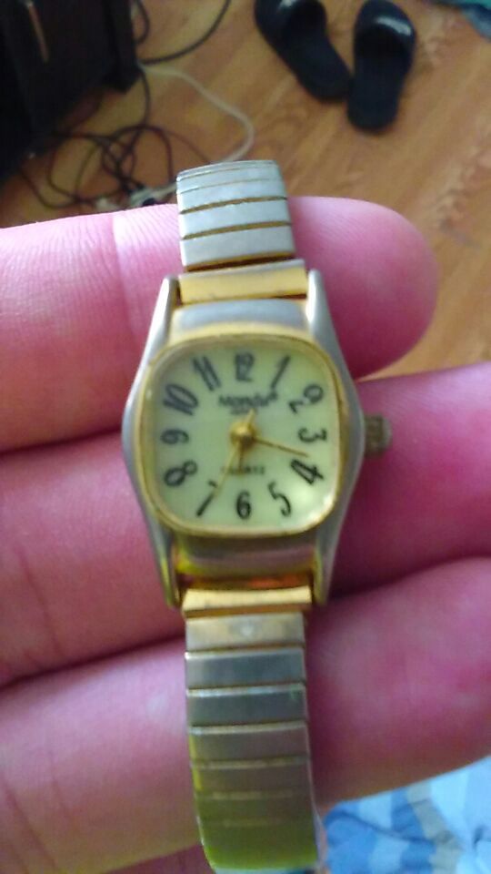 Mondu Japan quartz watch