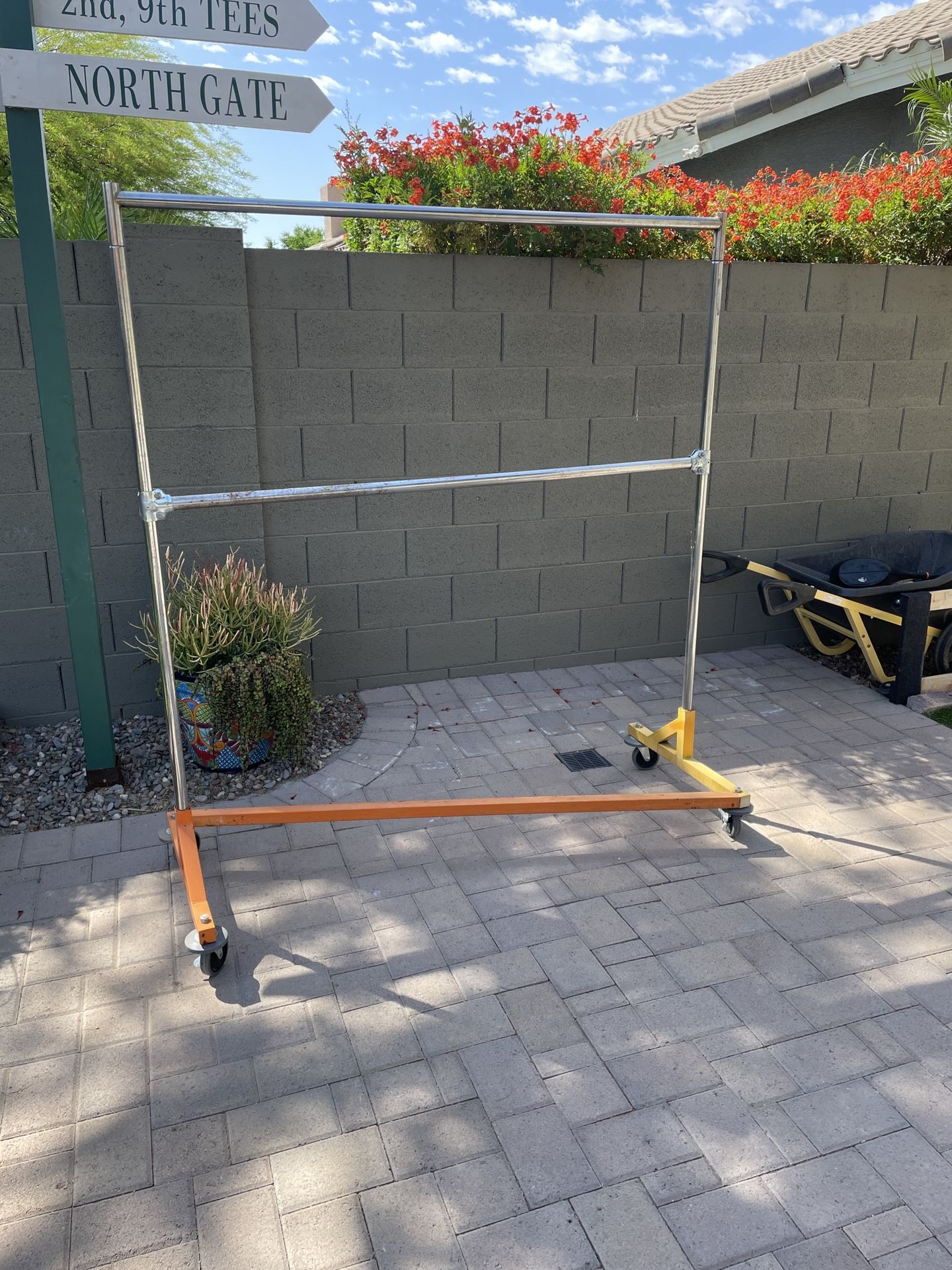 rolling Z rack clothing rack for Sale in Cave Creek, AZ OfferUp