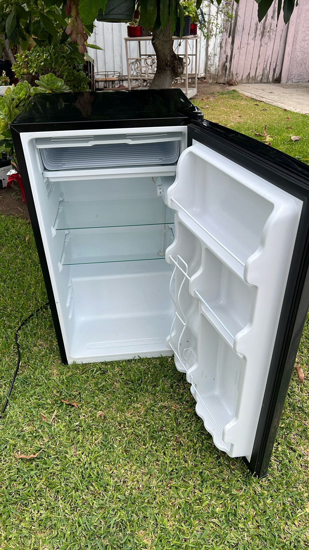 Midea Mini Fridge