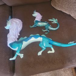 🎆2 USED DISNEY  RAYA DRAGONS.  GREAT SHARP NOTHING BROKEN