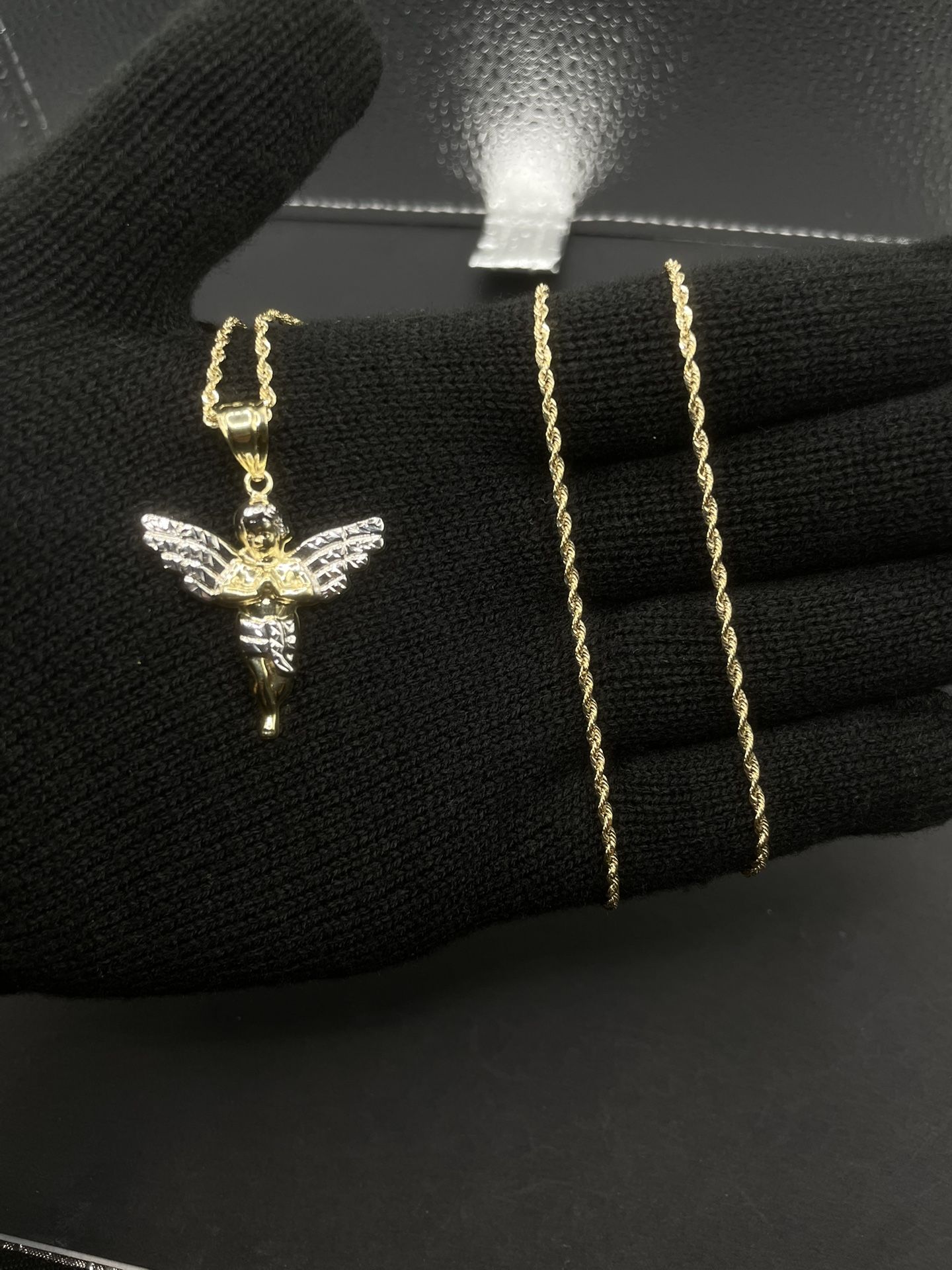 10K Gold Angel Wings Pendant With 10K Gold Rope Chain