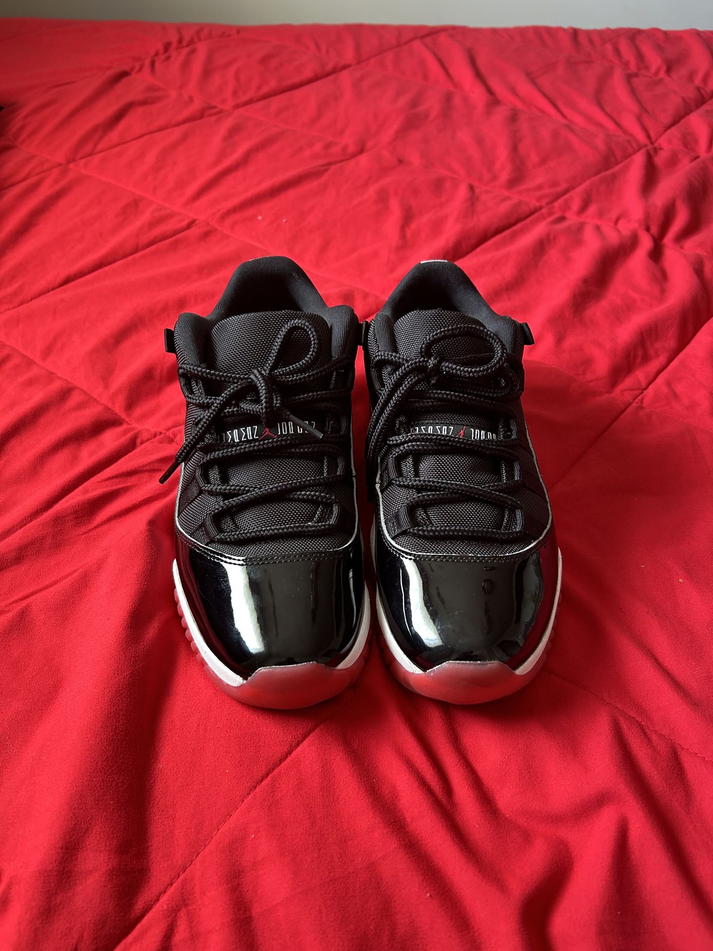 Jordan bred 11s 9.5M