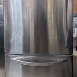 LG 25.5 cu ft. Bottom Freezer Refrigerator 