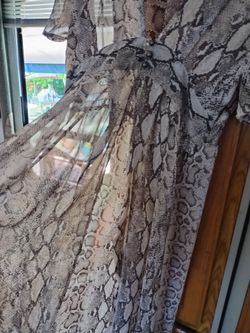 Long Duster coverup Women's Snake Print Sheer Maxi Front Closure New Condition Size L