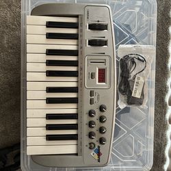 Used M-Audio Oxygen 8 25 Key MIDI Controller