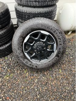 2025 Ram Laramie Wheels and Tires