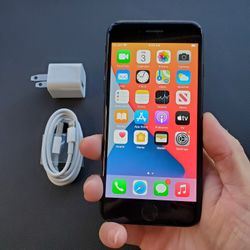 iPhone 7 - UNLOCKED - Like New  