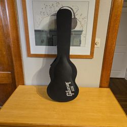 Gibson Guitar Case Slightly Used