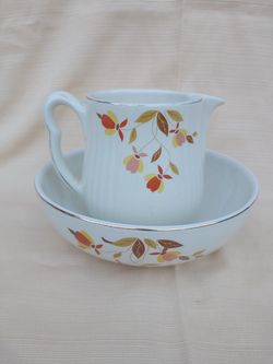 Halls pitcher & Bowl swipe sideways for sizes and more pictures very good condition $25firm