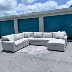 Light Gray Sectional Couch, Free Delivery!🚚 