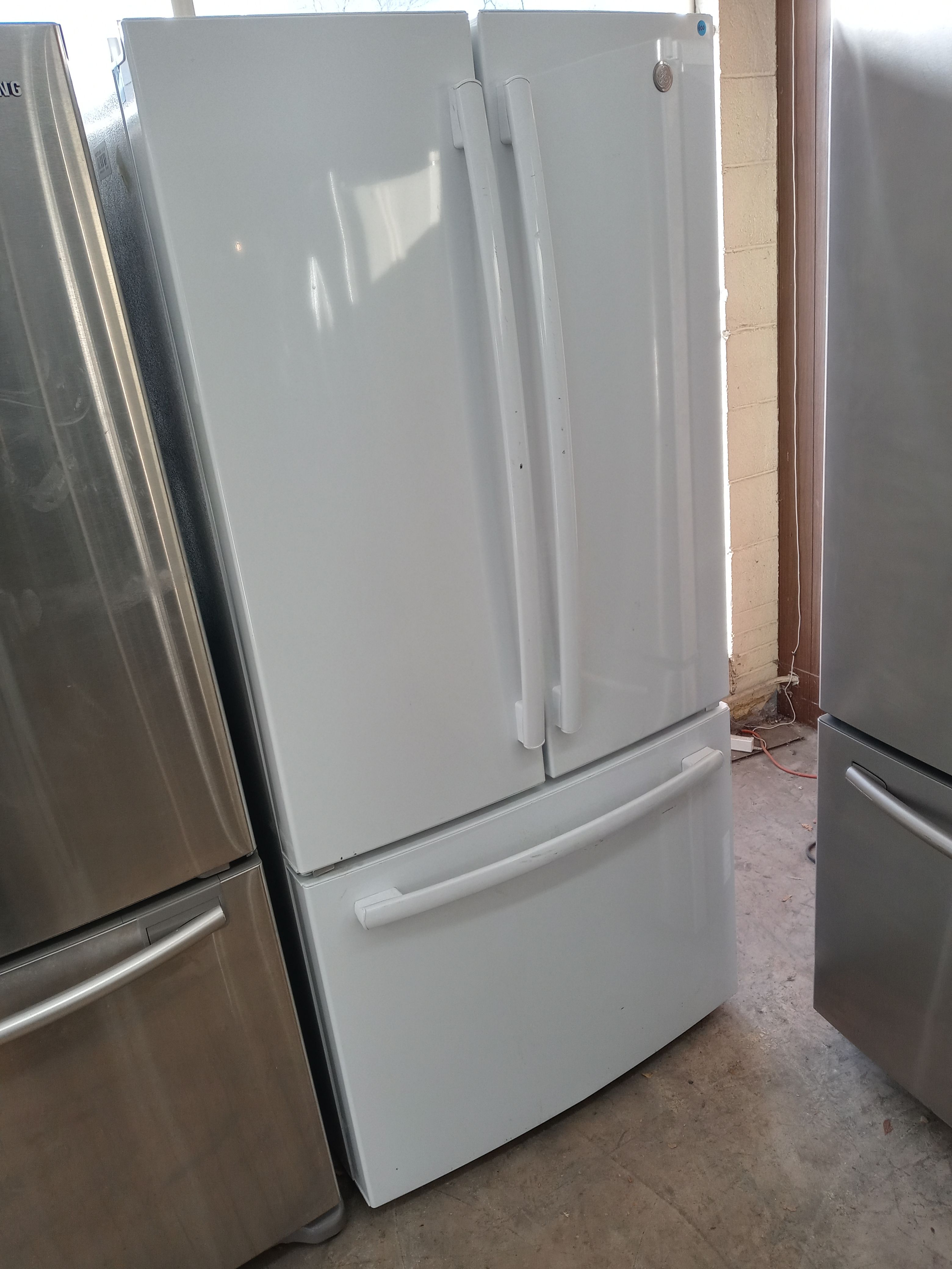 GE 33" white french door refrigerator - Free delivery