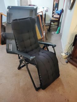 Zero gravity chair like new condition super comfortable
