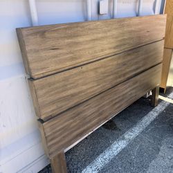 Modern Queen Bed Frame - Great Condition 