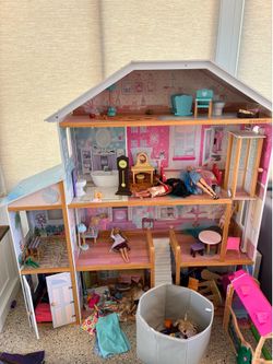 Barbie doll house