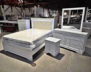 ¡Hermoso  Queen juego de dormitorio a la venta! ¡Juego de 5 piezas! ¡Entrega el mismo día!