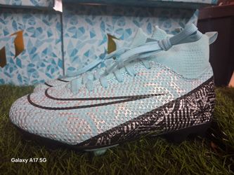 Soccer cleats us size 4.5youth