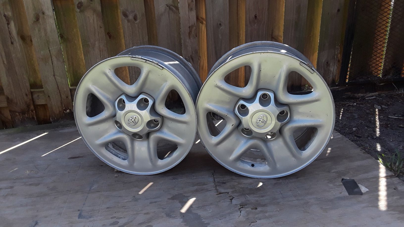 Toyota tundra size 18in set of 4 rims