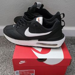 Nike Men's 8.5 Women's 10