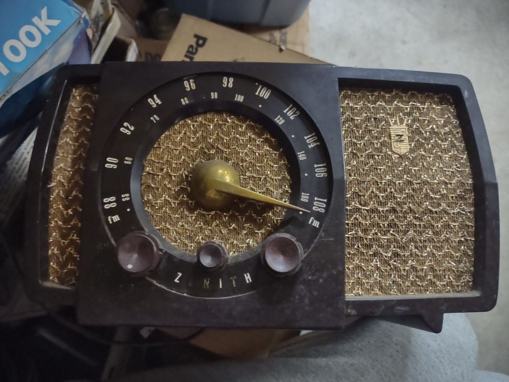 Zenith Vintage Radio.