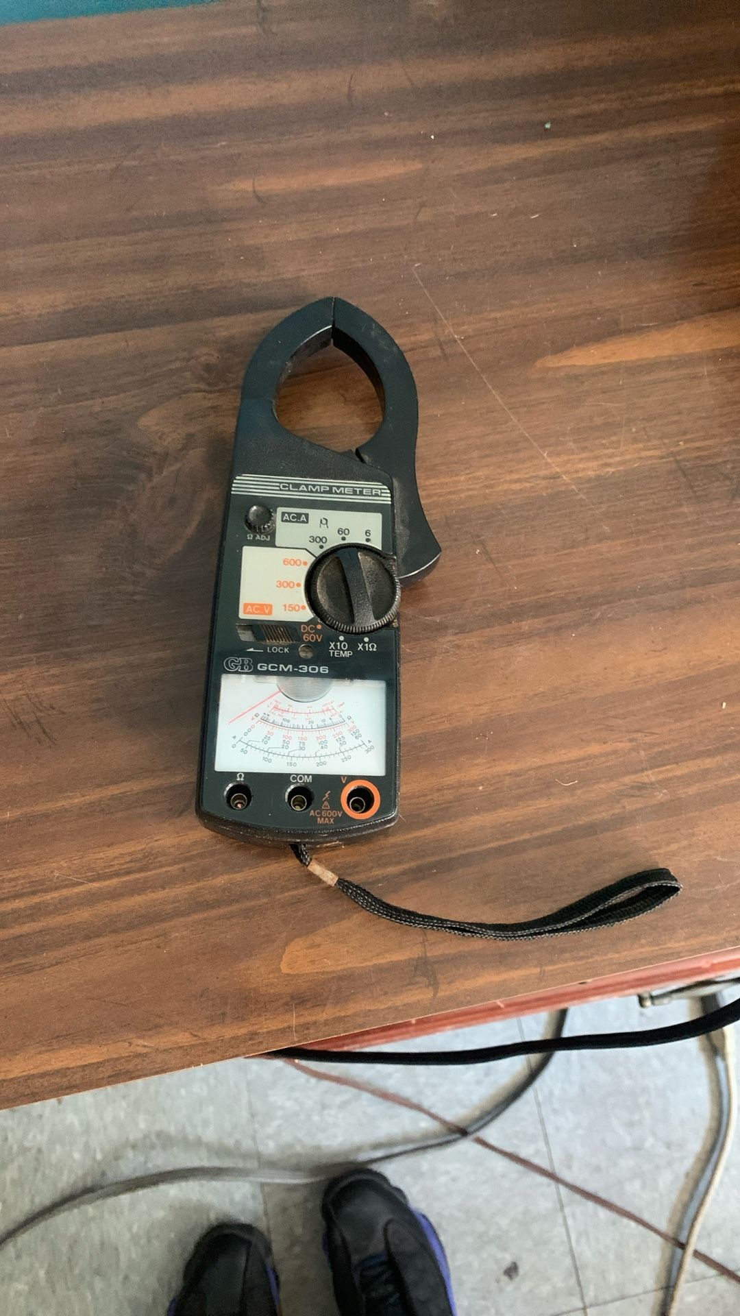 Analog Clamp Meter