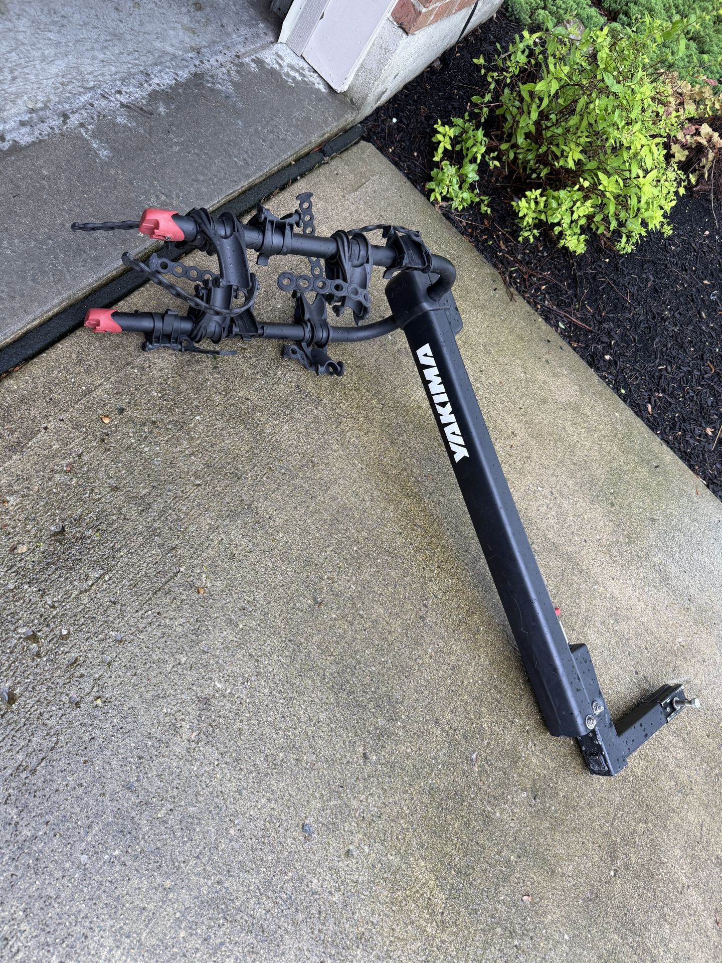 Yakima 4-Bike Hitch Car Rack in good shape. Holds 4 bikes!