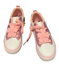 Girls stitch shoes