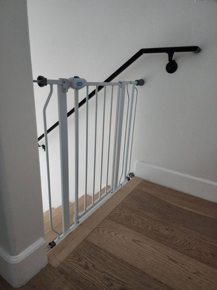 Regalo Easy Step walk-through Safety Gate, For Kids Or Pets model. 1160. Like new!