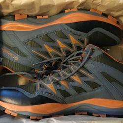 NEW Columbia Way finder hiking shoes waterproof 11.5 