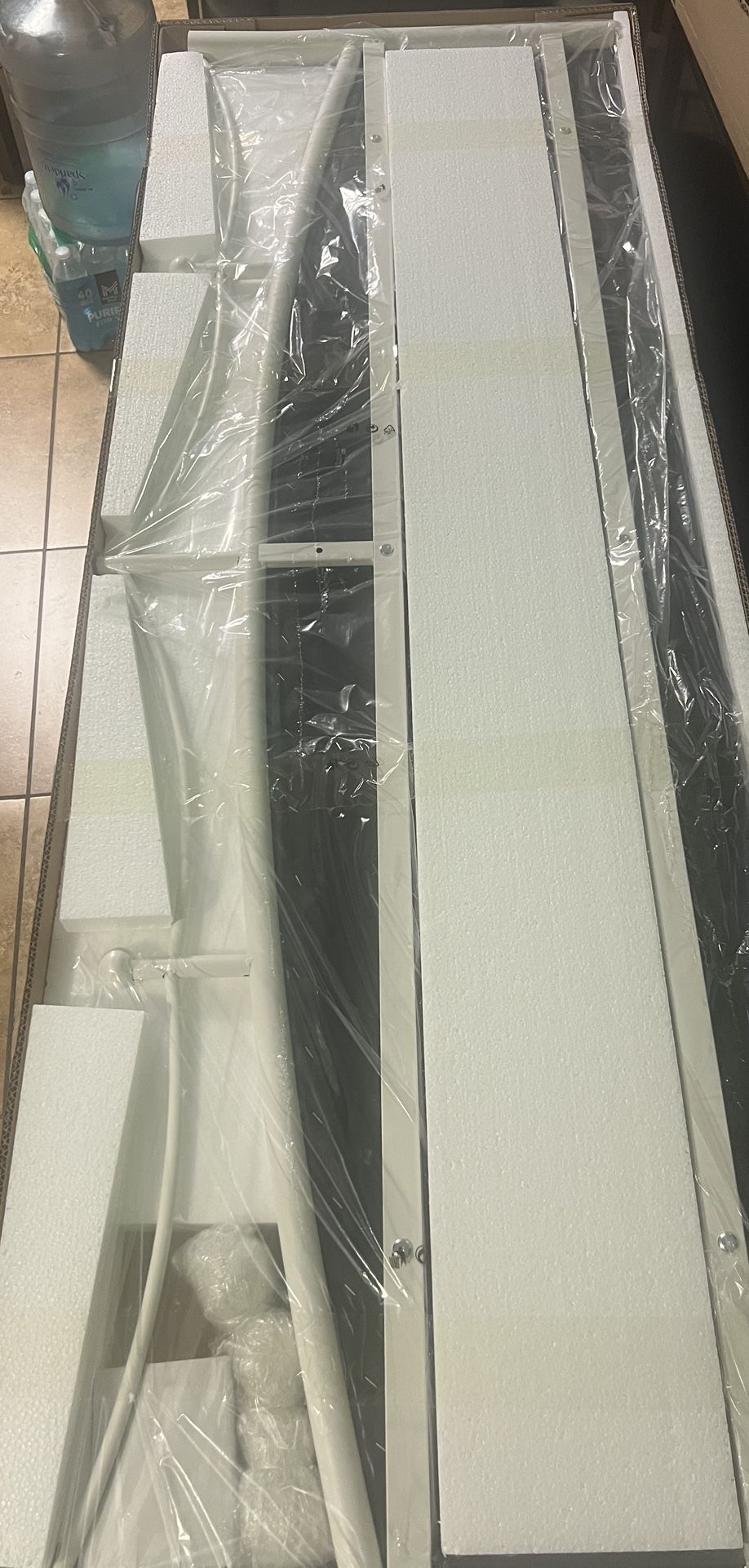 13” QUEEN WHITE BED FRAME WITH METAL HEADBOARD AND BLUE VELVET📣CROSSROADS 📣