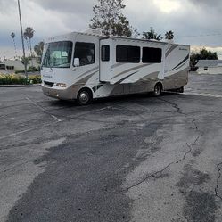 rv motorhome in EXCELLENT CONDITION 2 BIG SLIDES! MUST SEE