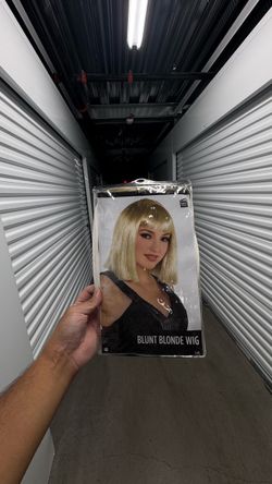BLONDE WIG
