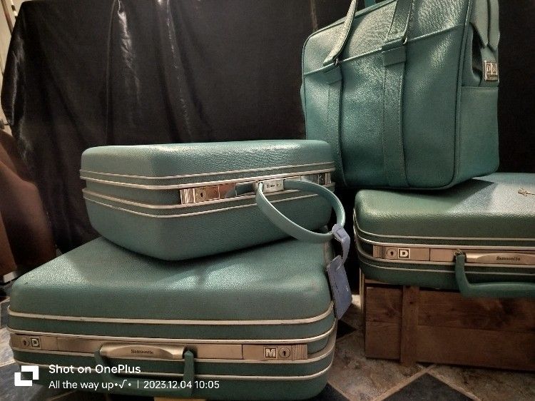 Vintage From The 1960's Set Of Four Samsonite Silhouette Hard Shell Unisex Vinyl Luggage