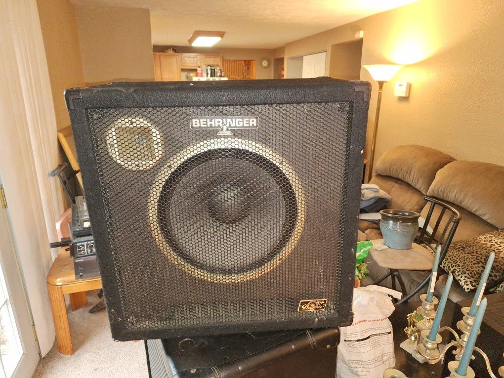BEHRINGER 15IN BASS SPEAKER CABINET