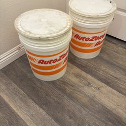Used 2 Empty 5 Gall Plastic Buckets With Lids $4 Each