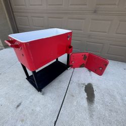 Standing Ice Chest ( can Sand Metal Top And repaint 👍)