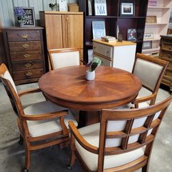 Gorgeous DINING TABLE WITH 4 CHAIRS