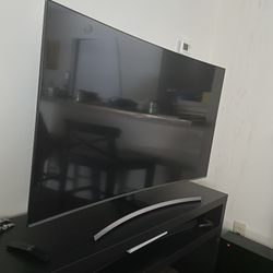 Samsung 8 Series TV 55”  Curved - Supports Apple Airplay And Screen Share 