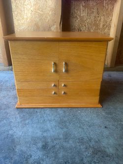Lori Grenier’s “For Your Ease Only” Jewelry Box